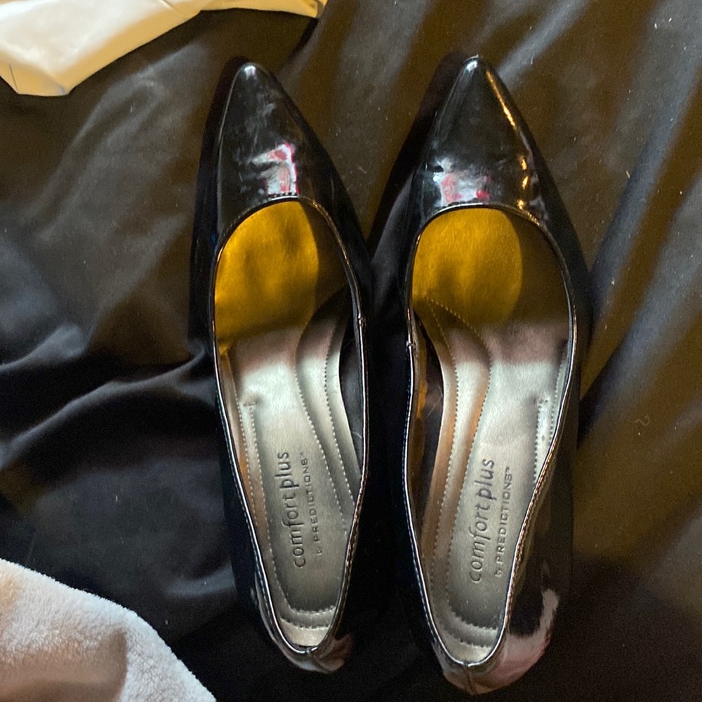 Fashionable comfortable black pumps